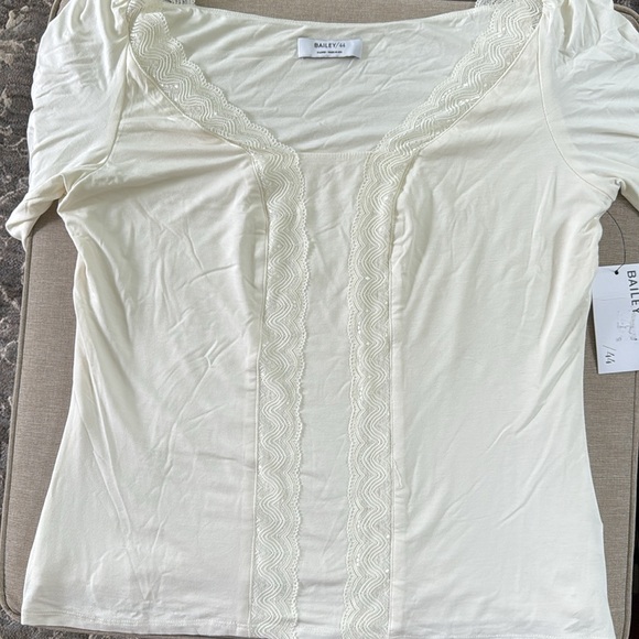 Bailey 44 Top - Crème Color & Sequins/Lace Design - Size XL - Picture 4 of 10